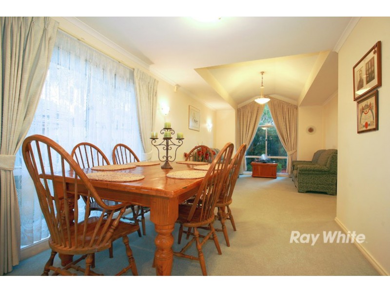 100 Lawless Drive, Cranbourne North VIC 3977