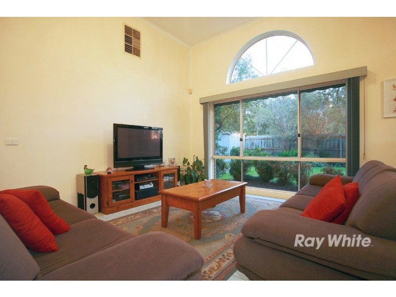 100 Lawless Drive, Cranbourne North VIC 3977