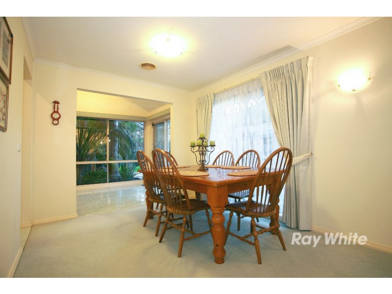 100 Lawless Drive, Cranbourne North VIC 3977