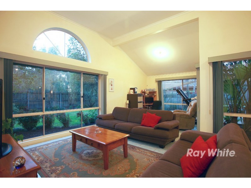 100 Lawless Drive, Cranbourne North VIC 3977