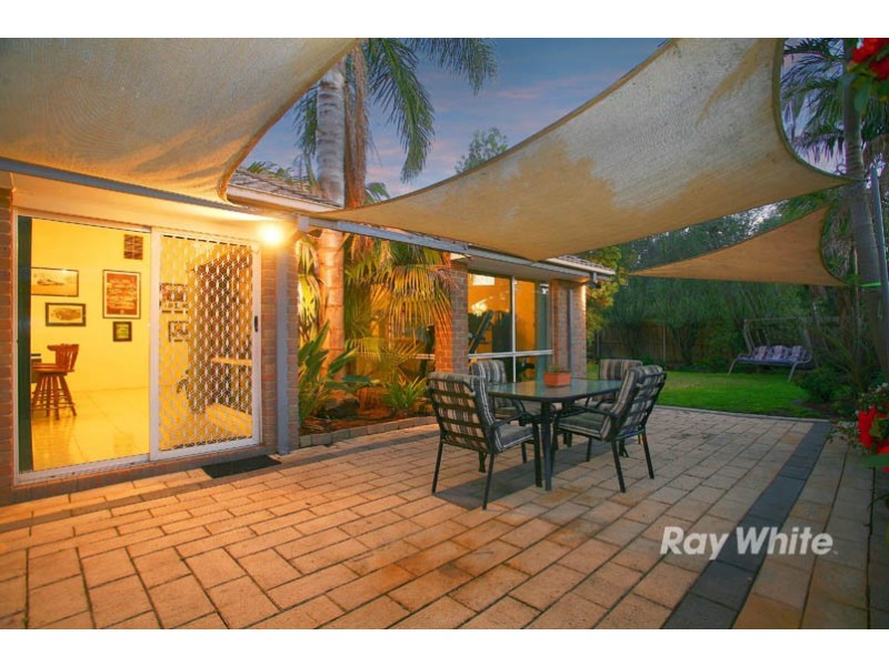 100 Lawless Drive, Cranbourne North VIC 3977