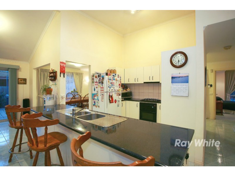 100 Lawless Drive, Cranbourne North VIC 3977