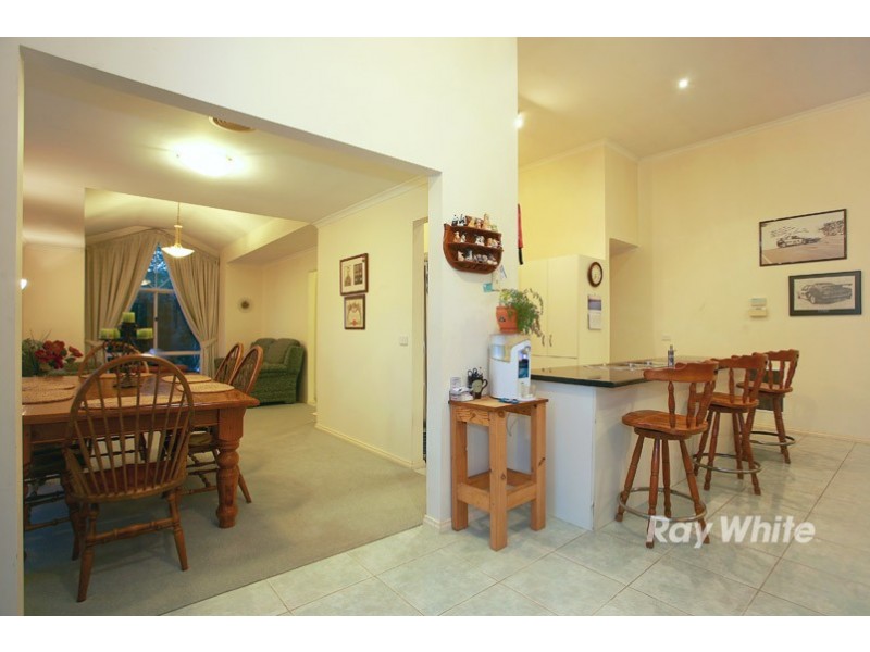 100 Lawless Drive, Cranbourne North VIC 3977