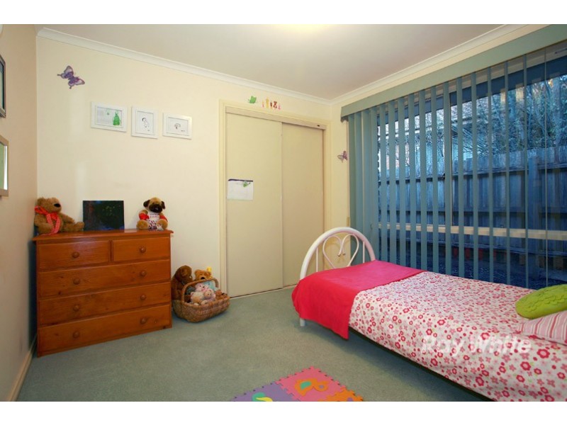 100 Lawless Drive, Cranbourne North VIC 3977