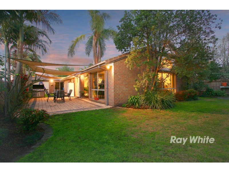 100 Lawless Drive, Cranbourne North VIC 3977