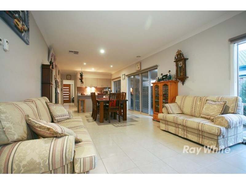 13 Bugle Lane, Cranbourne West VIC 3977