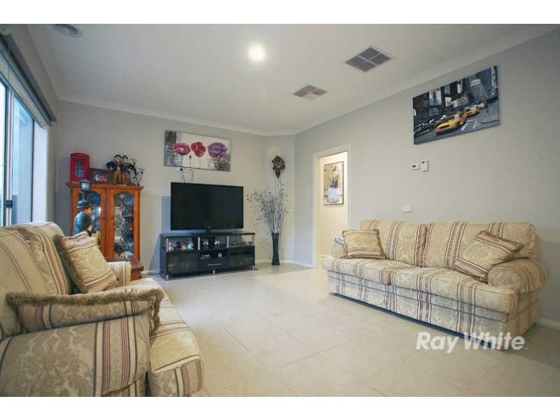 13 Bugle Lane, Cranbourne West VIC 3977