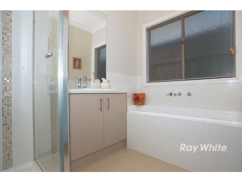 13 Bugle Lane, Cranbourne West VIC 3977