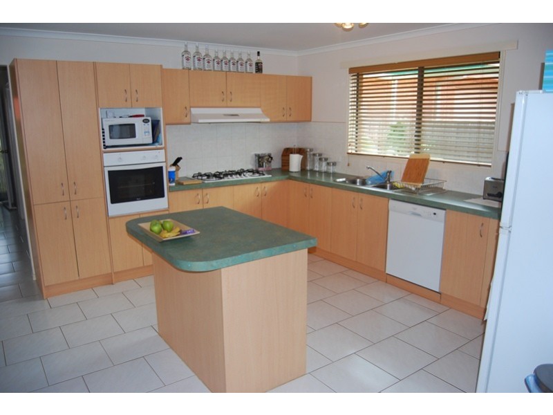 14 Chatham Close, Cranbourne East VIC 3977