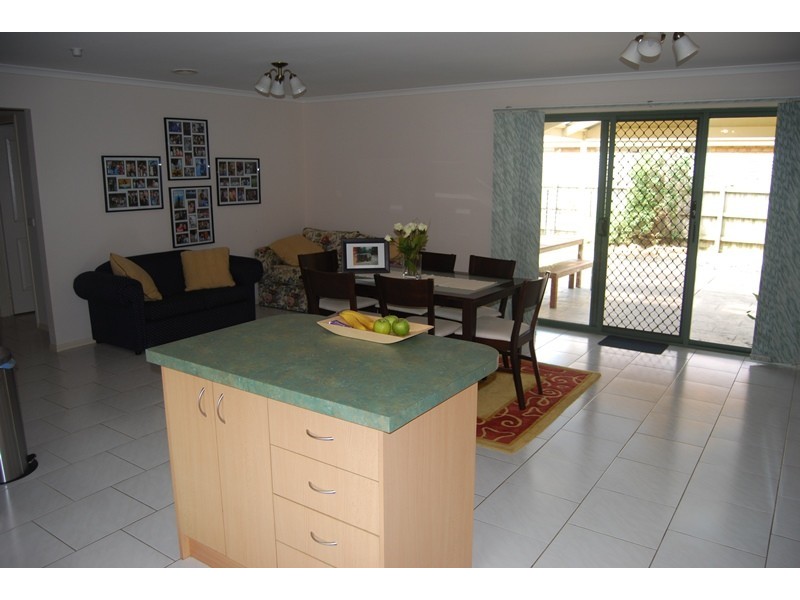 14 Chatham Close, Cranbourne East VIC 3977