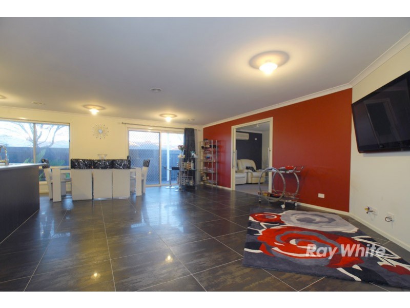 11 Kingdom Drive, Cranbourne VIC 3977