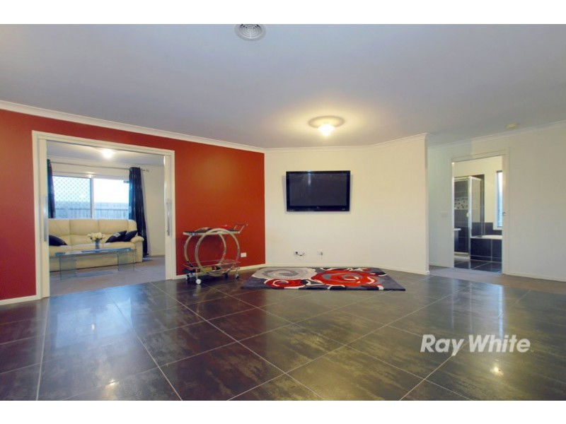 11 Kingdom Drive, Cranbourne VIC 3977