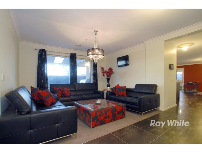 11 Kingdom Drive, Cranbourne VIC 3977