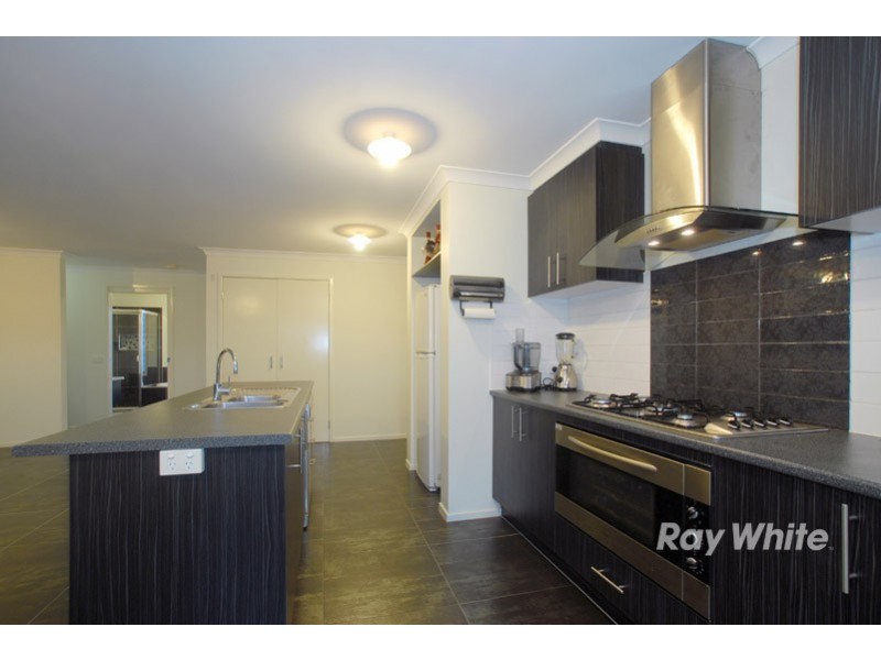 11 Kingdom Drive, Cranbourne VIC 3977