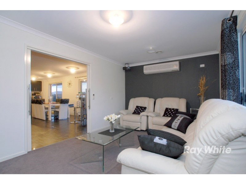 11 Kingdom Drive, Cranbourne VIC 3977