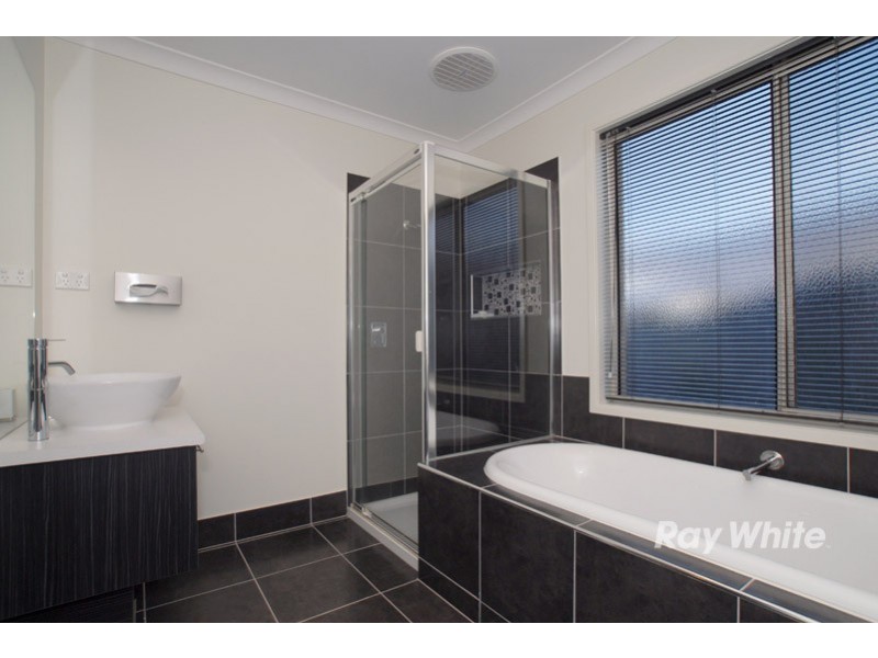 11 Kingdom Drive, Cranbourne VIC 3977