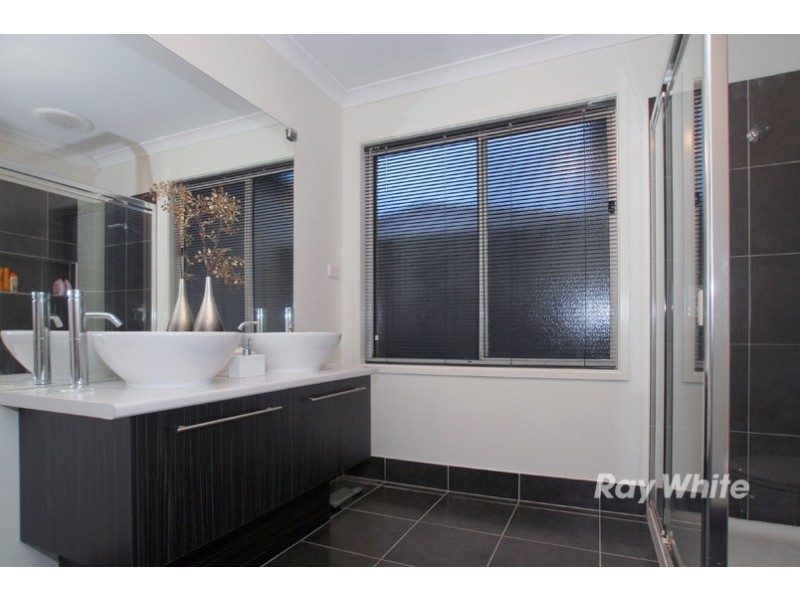 11 Kingdom Drive, Cranbourne VIC 3977