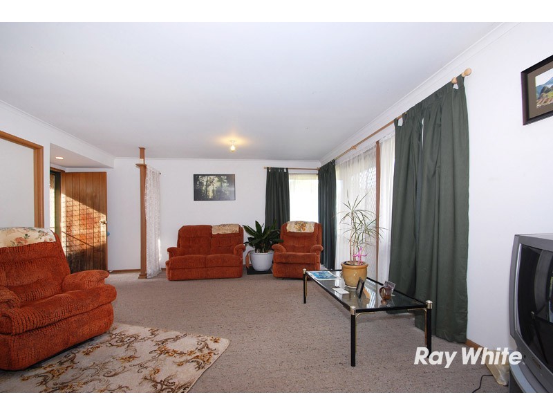 4 Kara Walk, Cranbourne VIC 3977