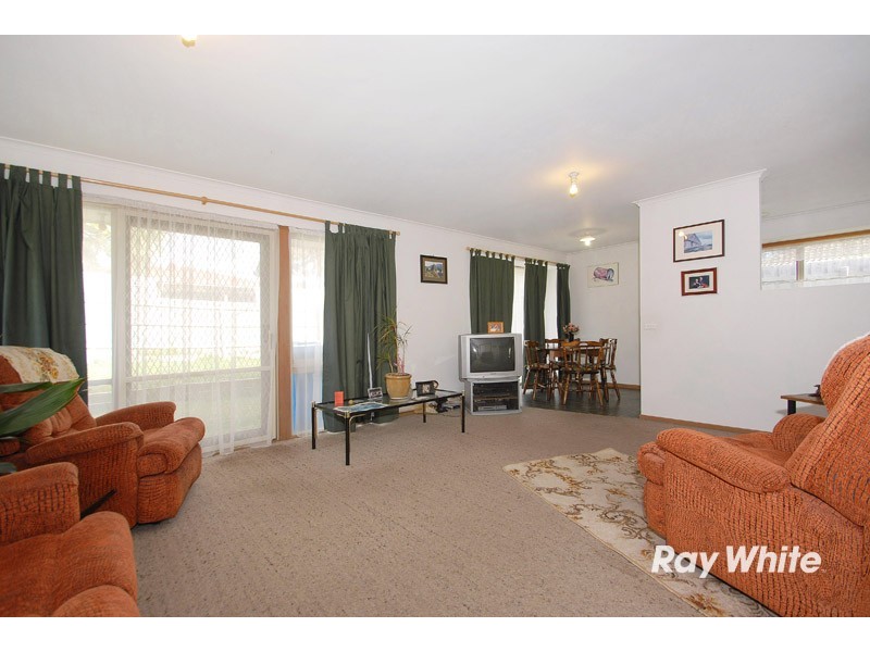 4 Kara Walk, Cranbourne VIC 3977