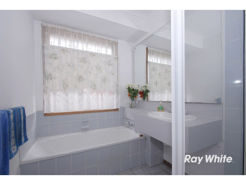 4 Kara Walk, Cranbourne VIC 3977