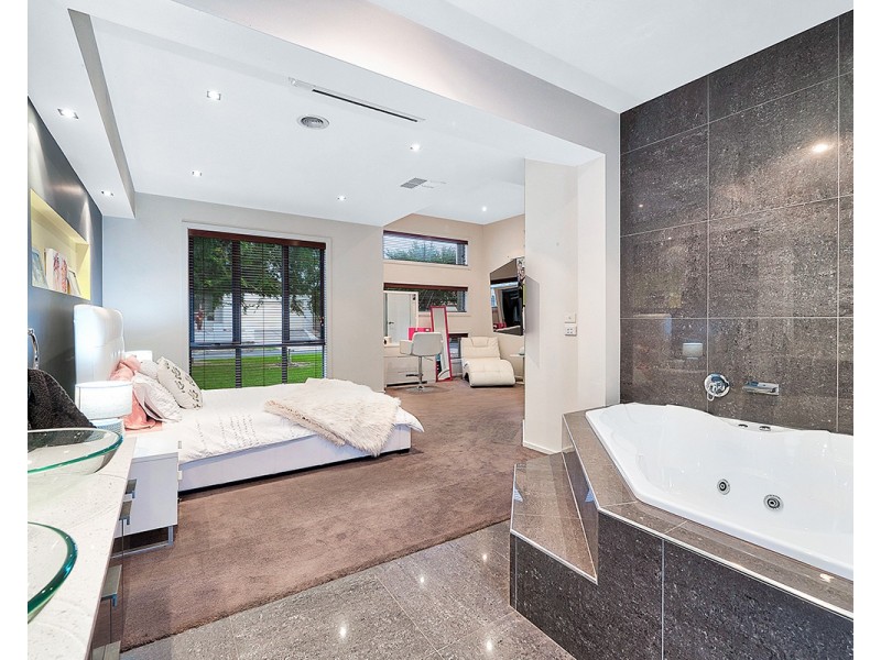 5 Devaney Avenue, Lynbrook VIC 3975