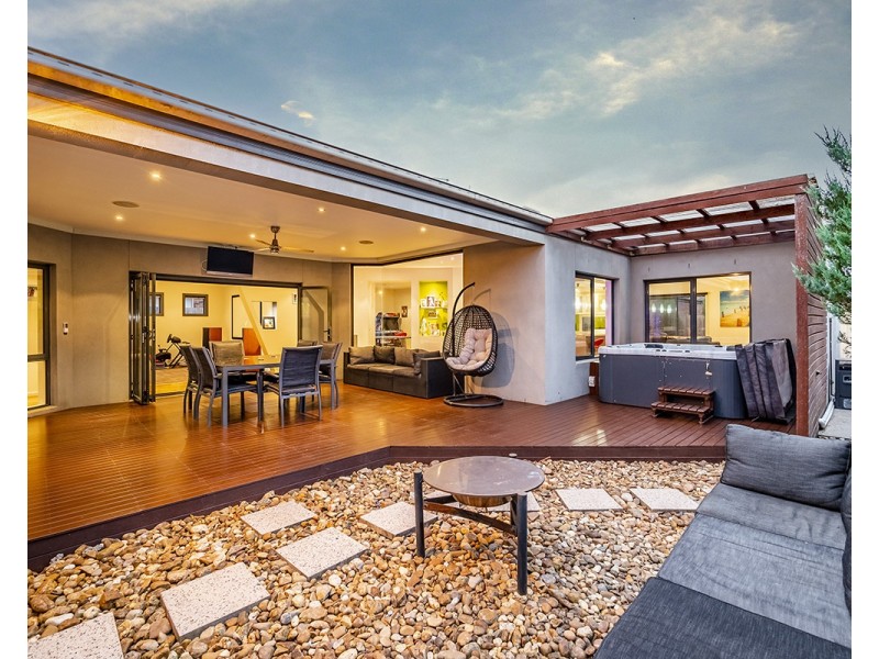 5 Devaney Avenue, Lynbrook VIC 3975