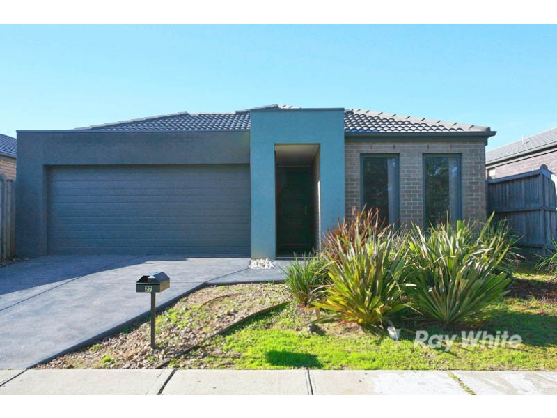 27 Ogle Way, Cranbourne North VIC 3977