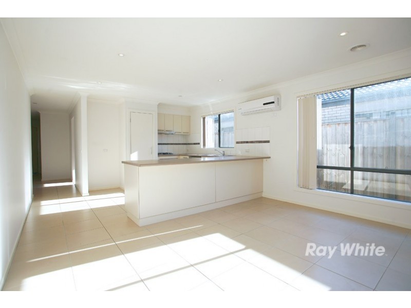 27 Ogle Way, Cranbourne North VIC 3977