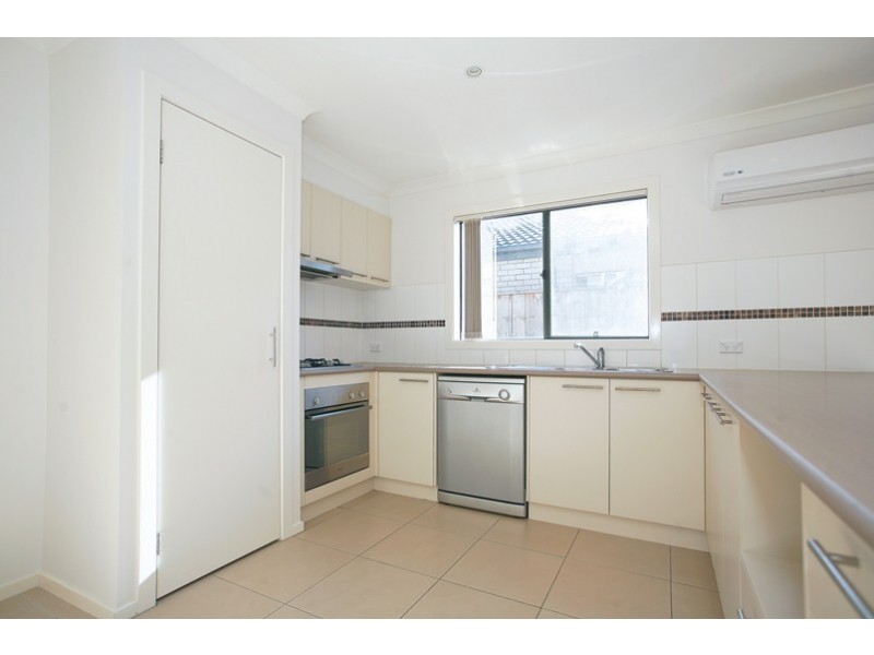 27 Ogle Way, Cranbourne North VIC 3977
