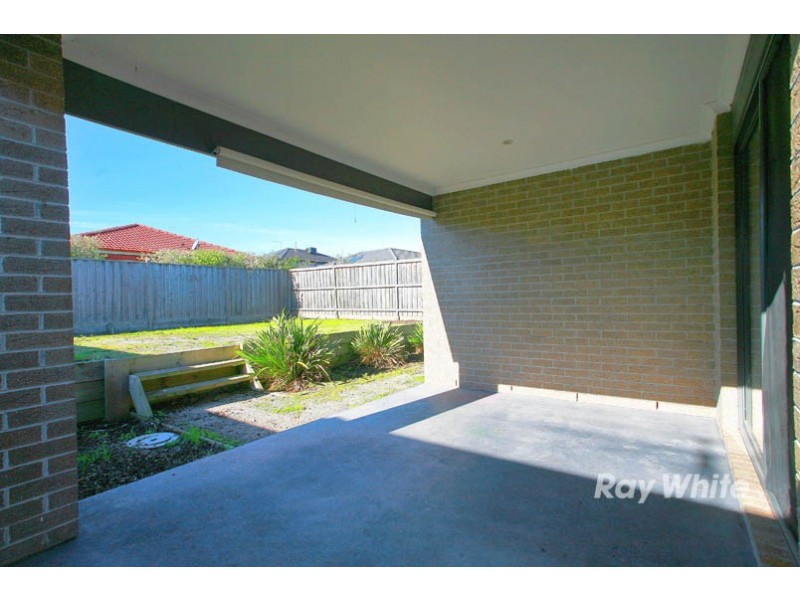 27 Ogle Way, Cranbourne North VIC 3977