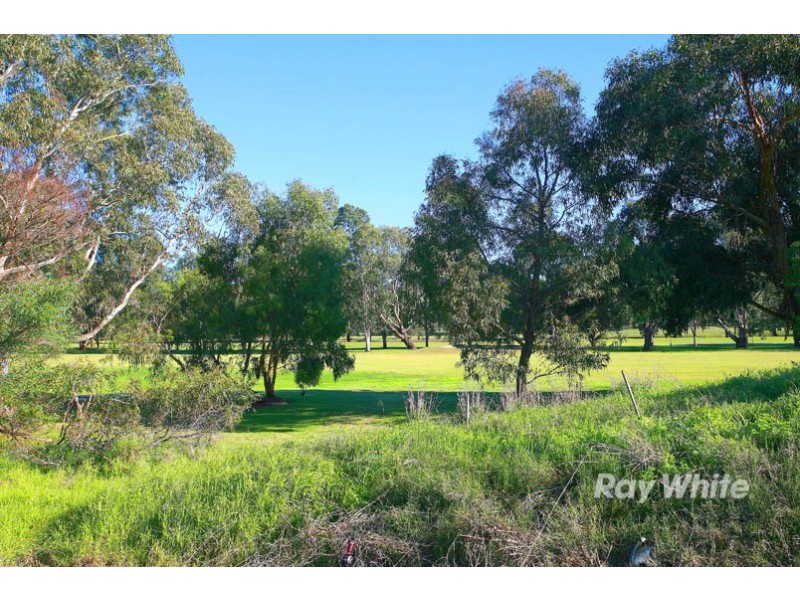 27 Ogle Way, Cranbourne North VIC 3977