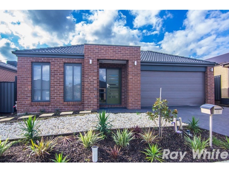 13 Hackney  Circuit, Clyde North VIC 3978