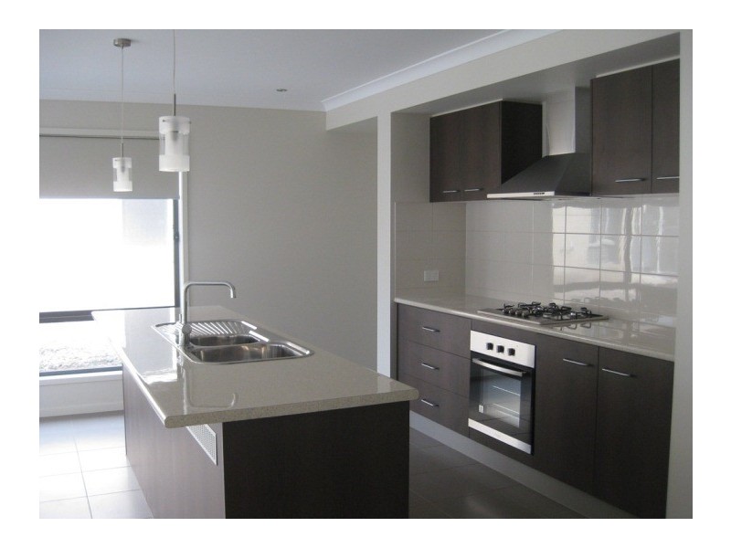 13 Hackney  Circuit, Clyde North VIC 3978