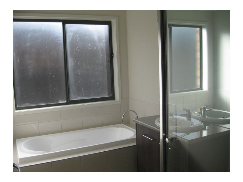 13 Hackney  Circuit, Clyde North VIC 3978