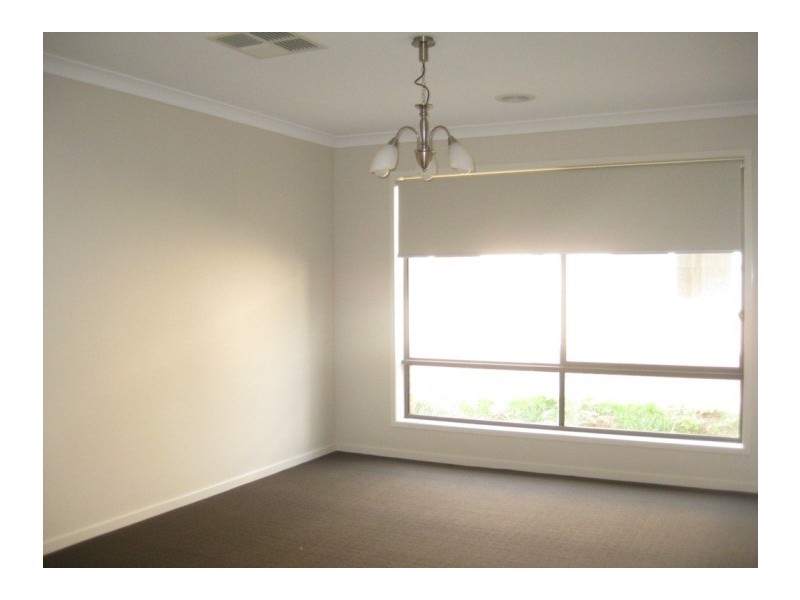 13 Hackney  Circuit, Clyde North VIC 3978