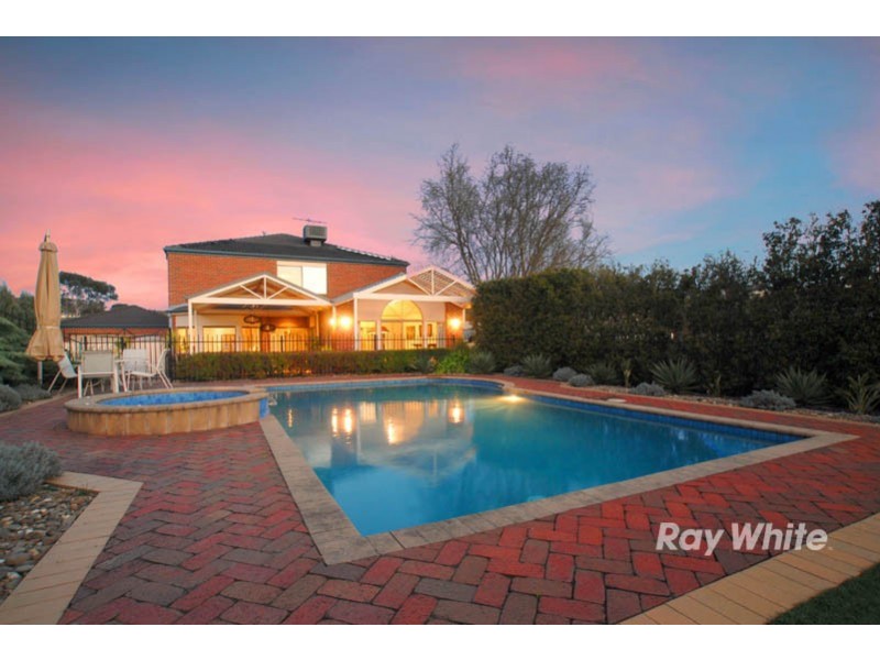 2 Meadowbank Close, Lysterfield South VIC 3156