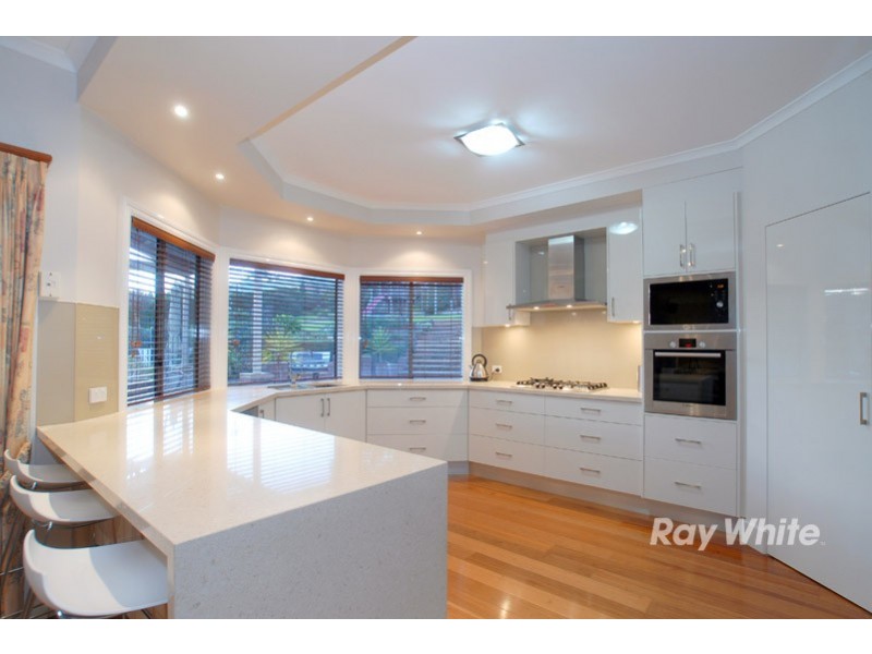 2 Meadowbank Close, Lysterfield South VIC 3156