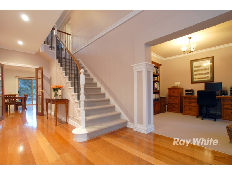 2 Meadowbank Close, Lysterfield South VIC 3156