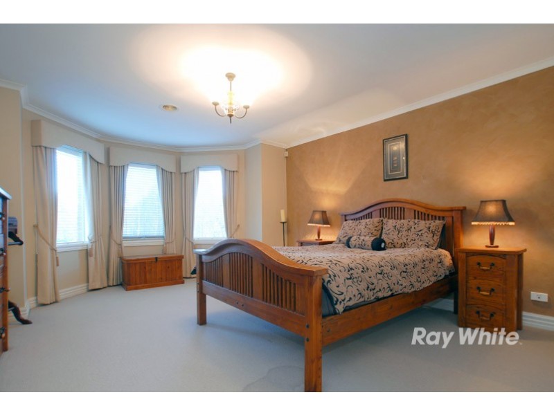 2 Meadowbank Close, Lysterfield South VIC 3156