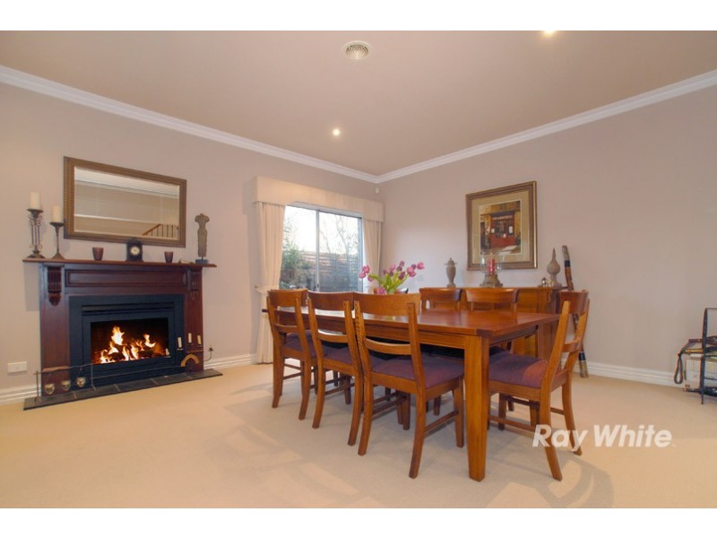 2 Meadowbank Close, Lysterfield South VIC 3156