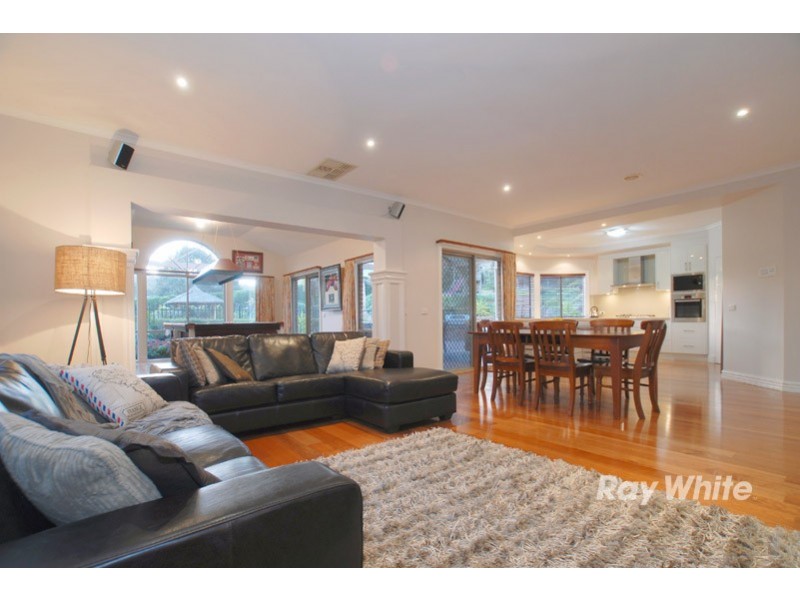 2 Meadowbank Close, Lysterfield South VIC 3156