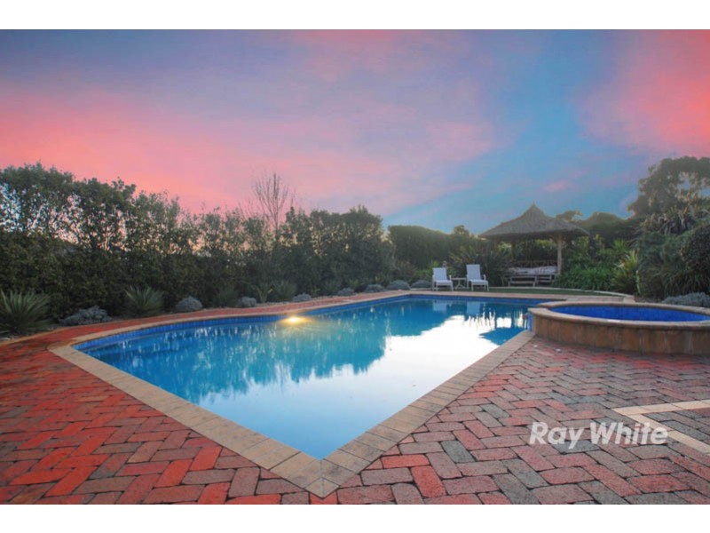 2 Meadowbank Close, Lysterfield South VIC 3156