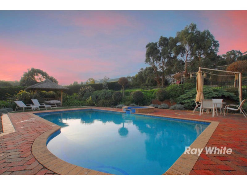 2 Meadowbank Close, Lysterfield South VIC 3156