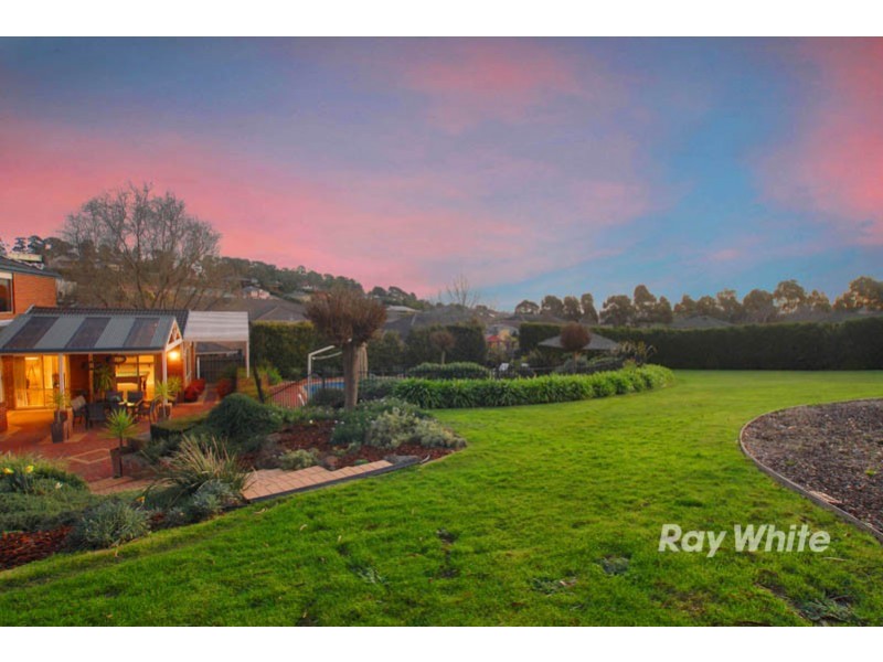 2 Meadowbank Close, Lysterfield South VIC 3156