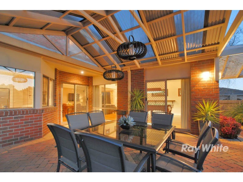 2 Meadowbank Close, Lysterfield South VIC 3156