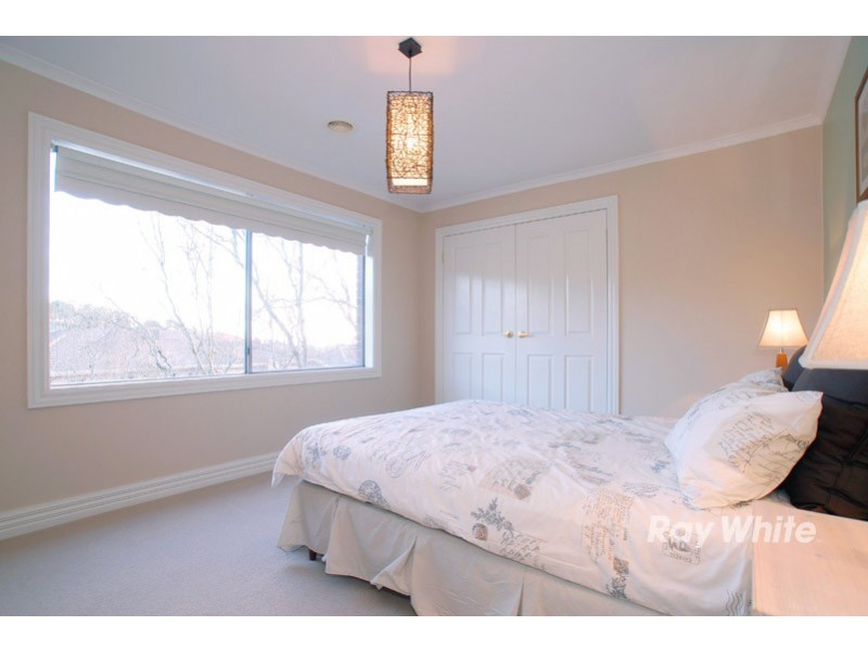 2 Meadowbank Close, Lysterfield South VIC 3156