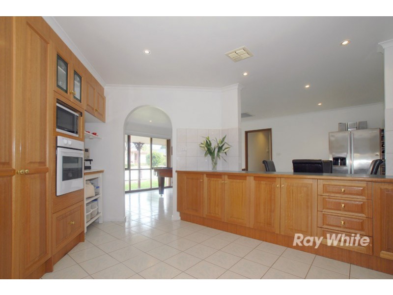 9 Kurrajong Crt, Cranbourne North VIC 3977