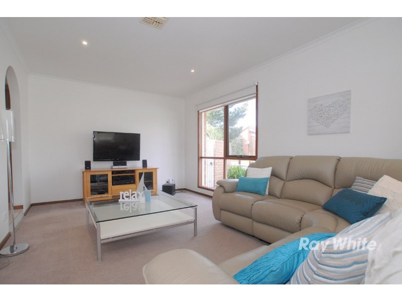 9 Kurrajong Crt, Cranbourne North VIC 3977