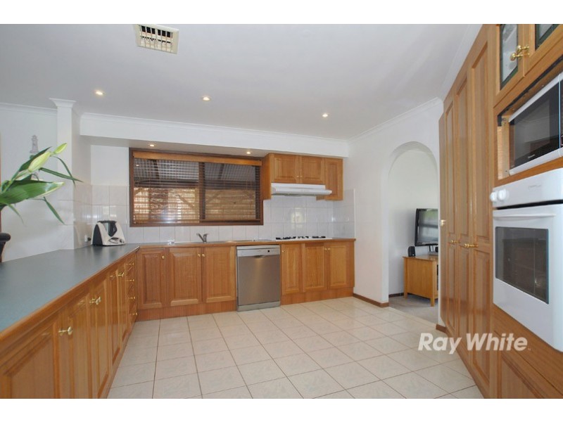 9 Kurrajong Crt, Cranbourne North VIC 3977