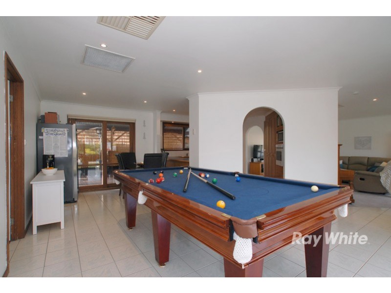 9 Kurrajong Crt, Cranbourne North VIC 3977